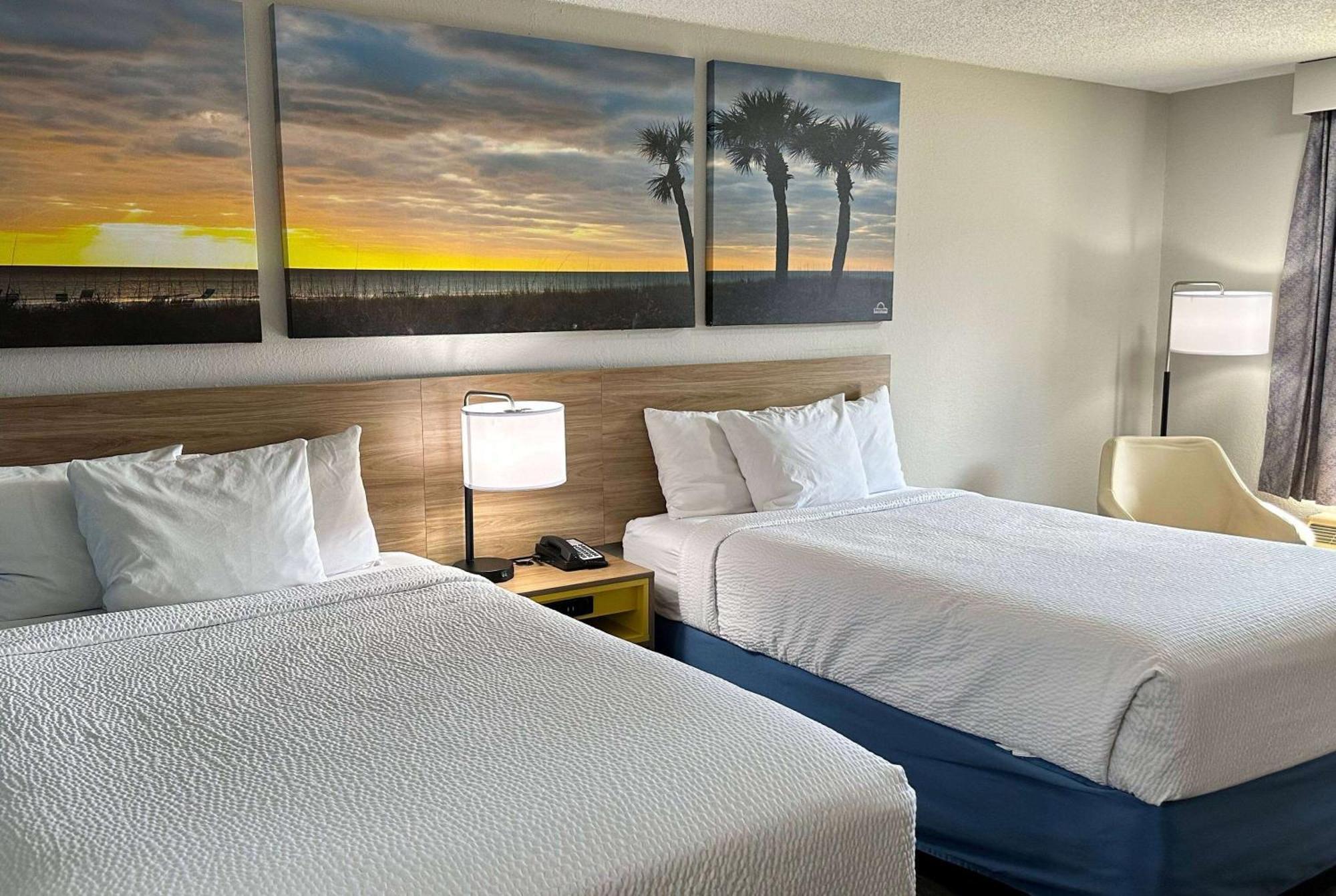 Days Inn By Wyndham Columbia Ne Fort Jackson Buitenkant foto